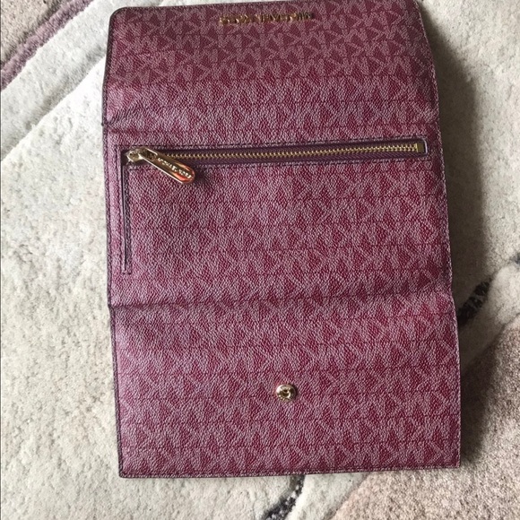 Michael Kors TriFold Wallet - Picture 2 of 4